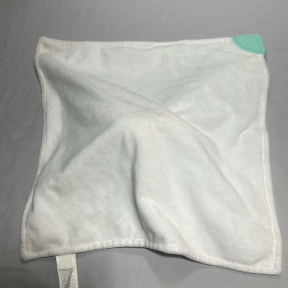 Child of mine - NWOT - baby lovey/security/nunu blanket with soother holder - Picture 3 of 3